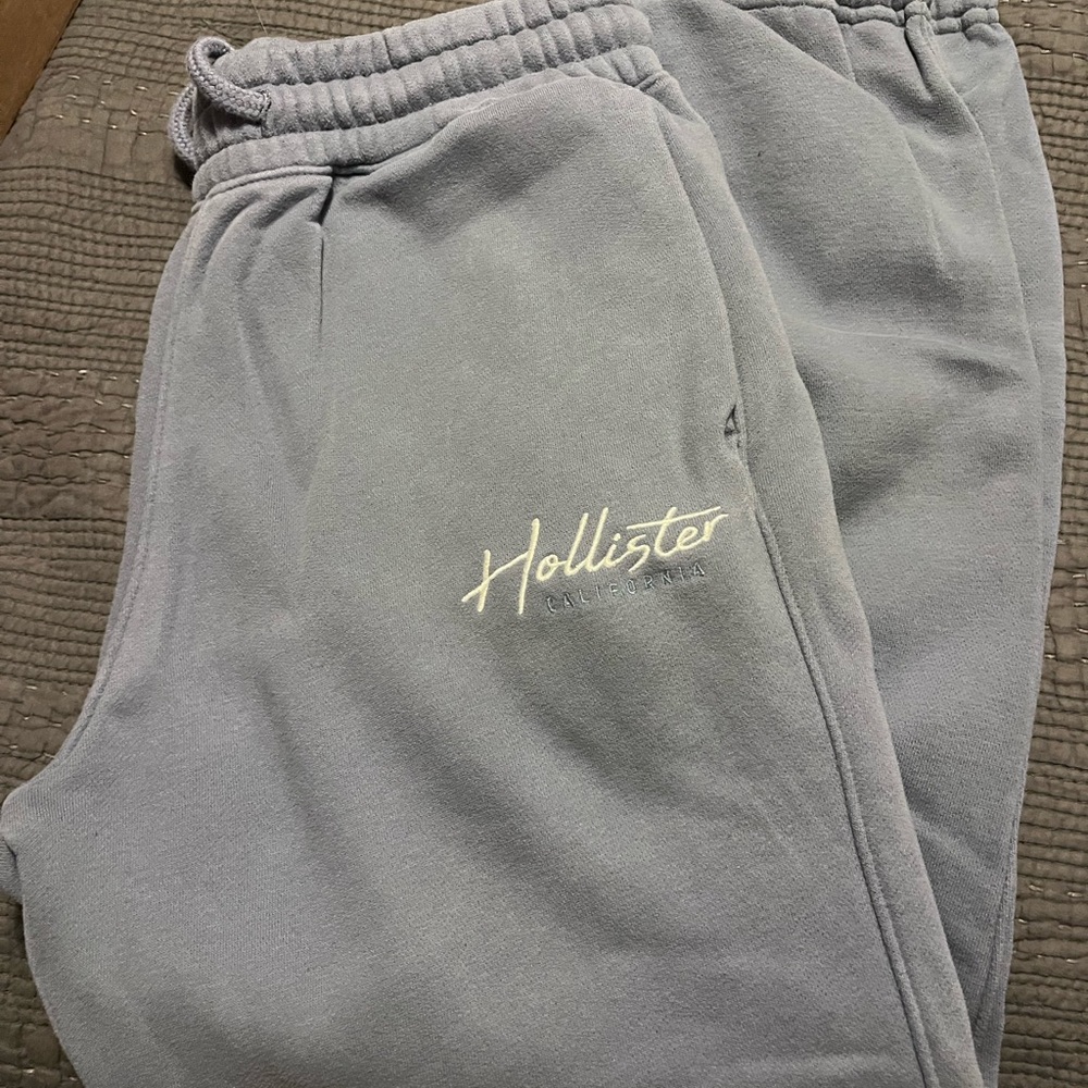 Hollister joggers